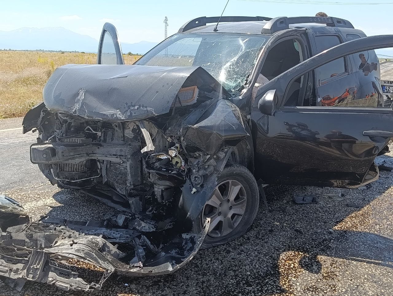 SUV araçlar kafa kafaya çarpıştı: 9 yaralı