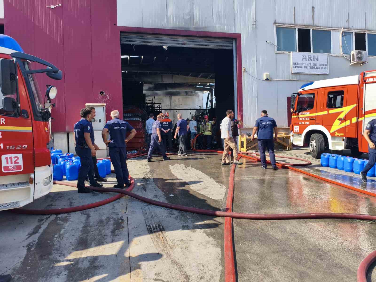 Ankara’da kimyasal ürün fabrikasında yangın: Alevler yan fabrikaya sıçradı