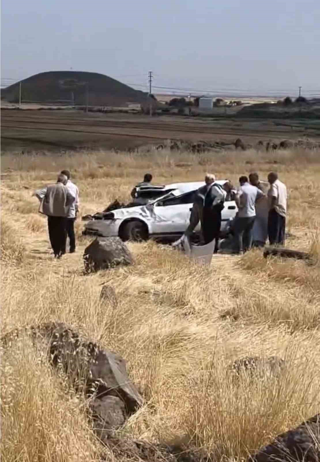 Şanlıurfa’da şarampole devrilen otomobil takla attı: 2 yaralı