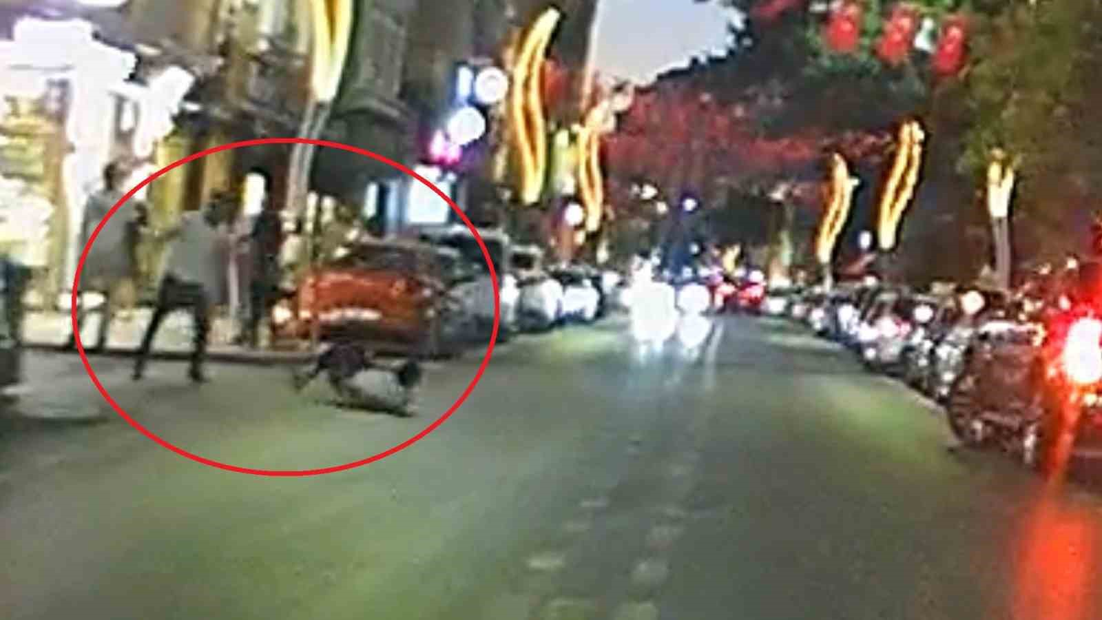 Samsun’da taşkınlık yapan alkollü şahsı tek yumrukla yere serdi: O anlar kamerada