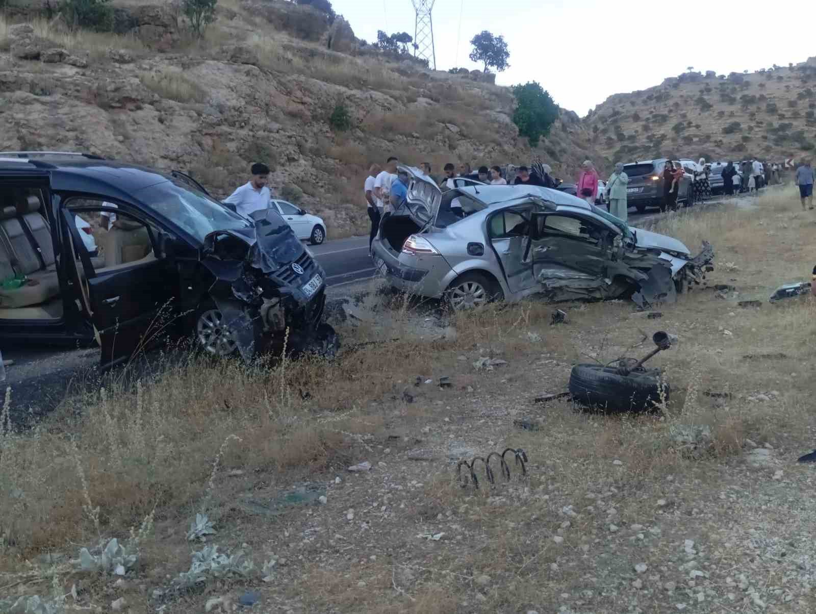 Mardin’de iki otomobil çarpıştı: 9 yaralı