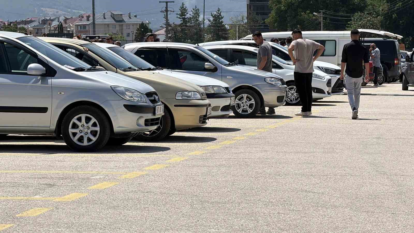 Bolu Oto Pazarı’nda araç çok, satış yok