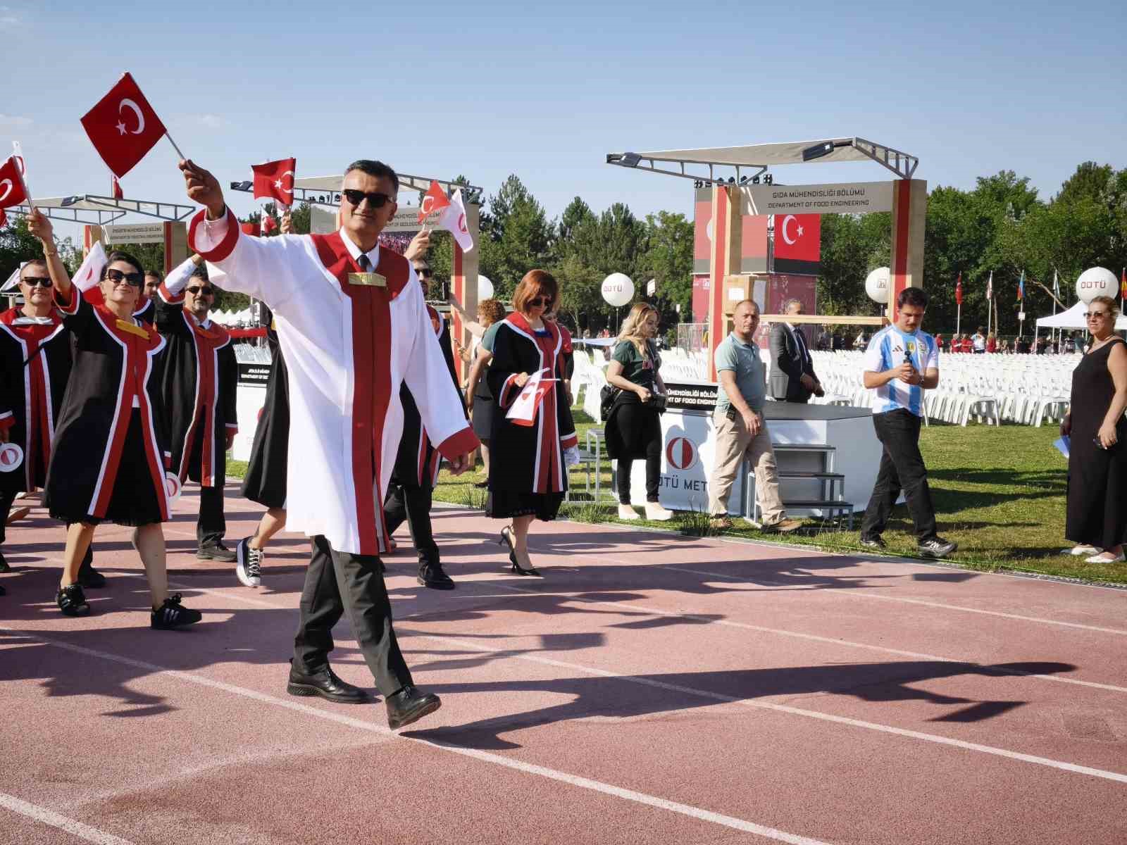 ODTÜ Rektörü Prof. Dr. Yozgatlıgil: "Dünyanın ilk 100 üniversitesi arasına girme hedefi olan bir üniversite olmaktan çok mutluyuz"