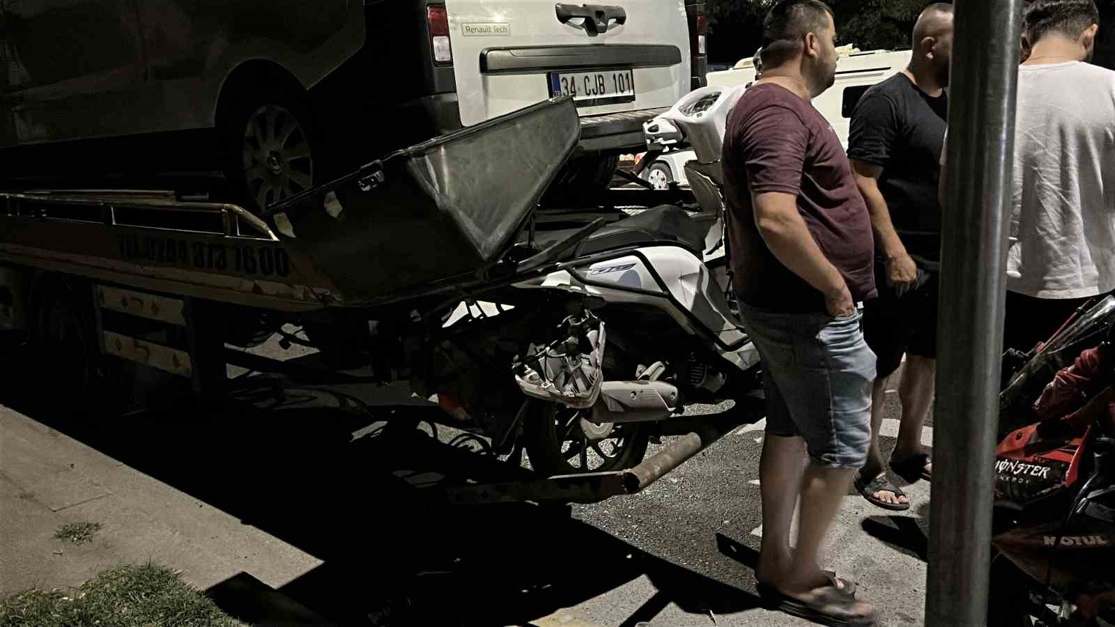 Sakarya’da hafif ticari araç ile iki motosiklet çarpıştı: 2 ağır yaralı