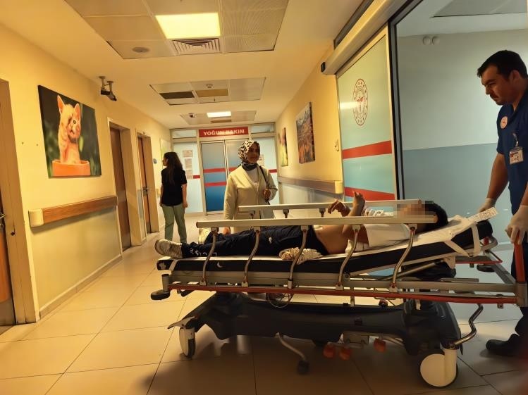 Bursa’da bıçaklı kavga: 1’i ağır 2 yaralı