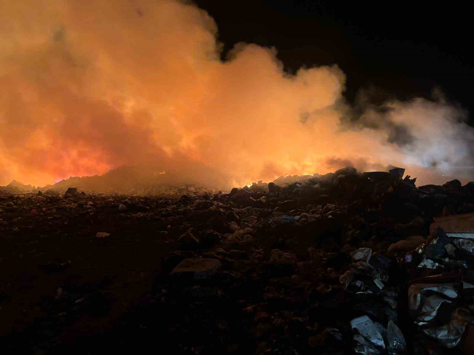 Burdur’da çöp depolama alanında yangın