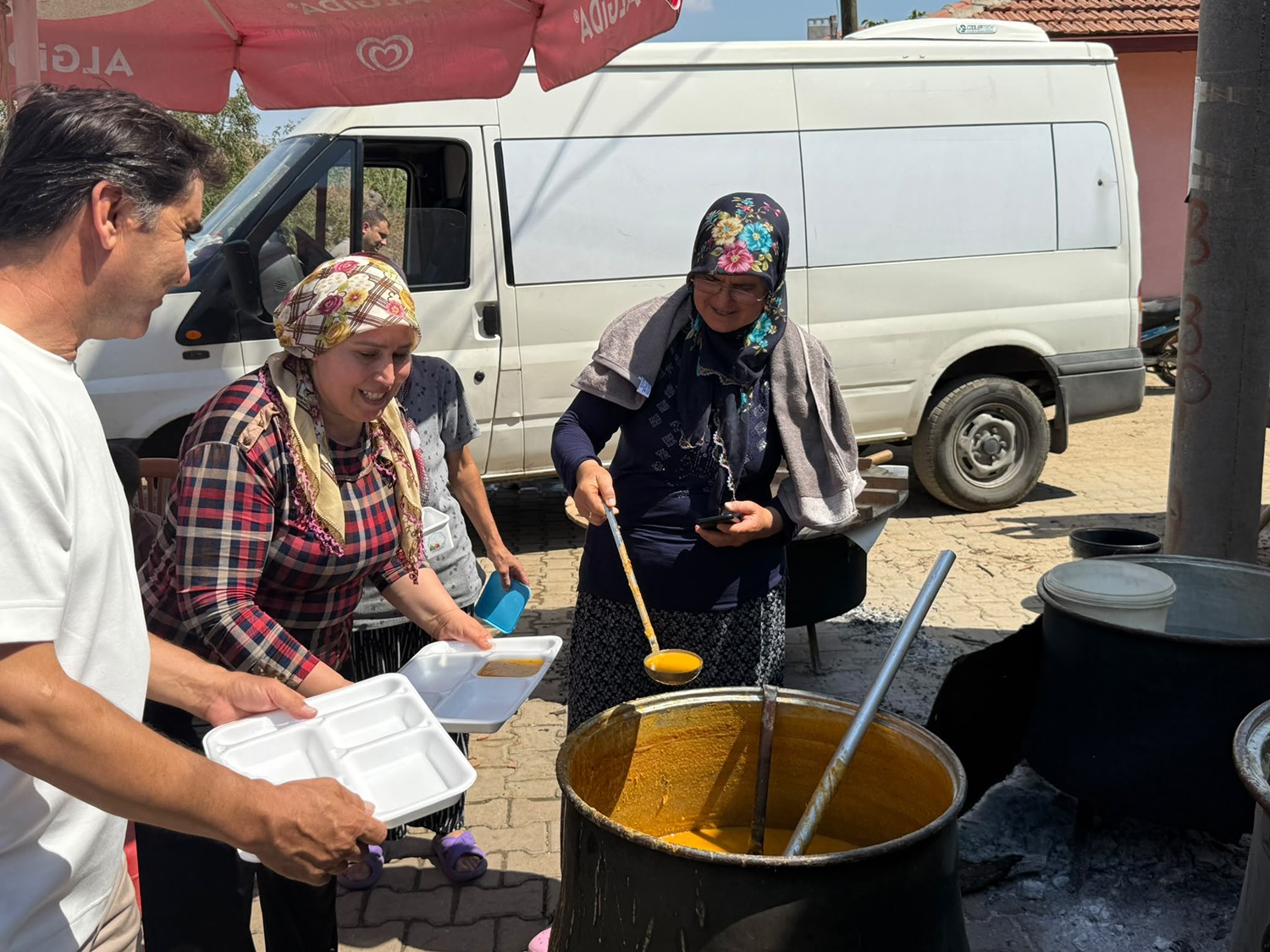 Irmak öğretmen memleketi Kula’da dualarla anıldı