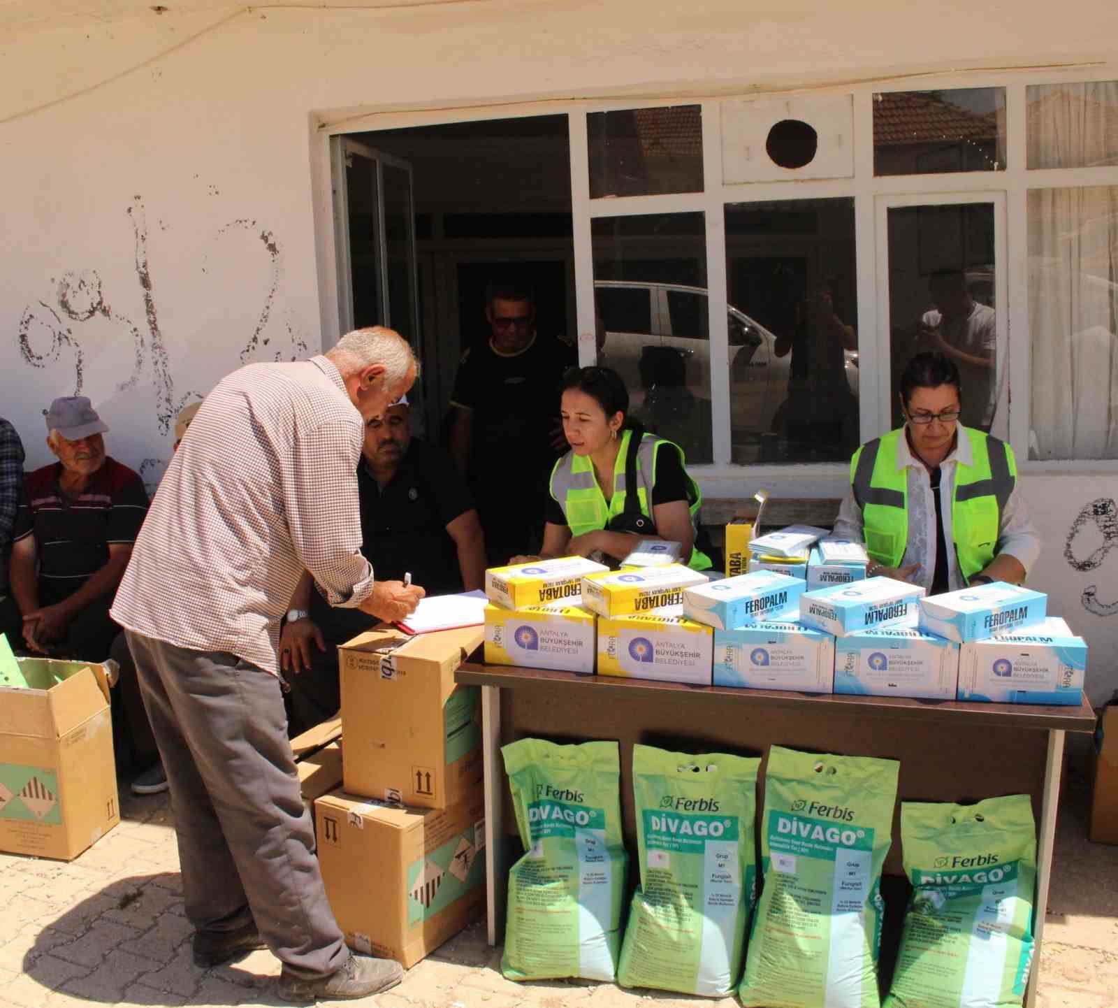 Büyükşehir’den Elmalı’da aşırı yağıştan etkilenen üreticilere destek