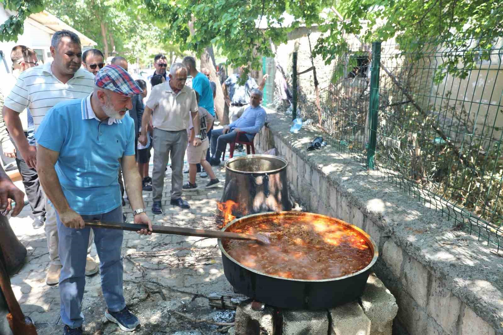 Başkan Çolakbayrakdar: "Sıla-i rahim, birlik ve beraberliğimizin en güzel yansımasıdır"