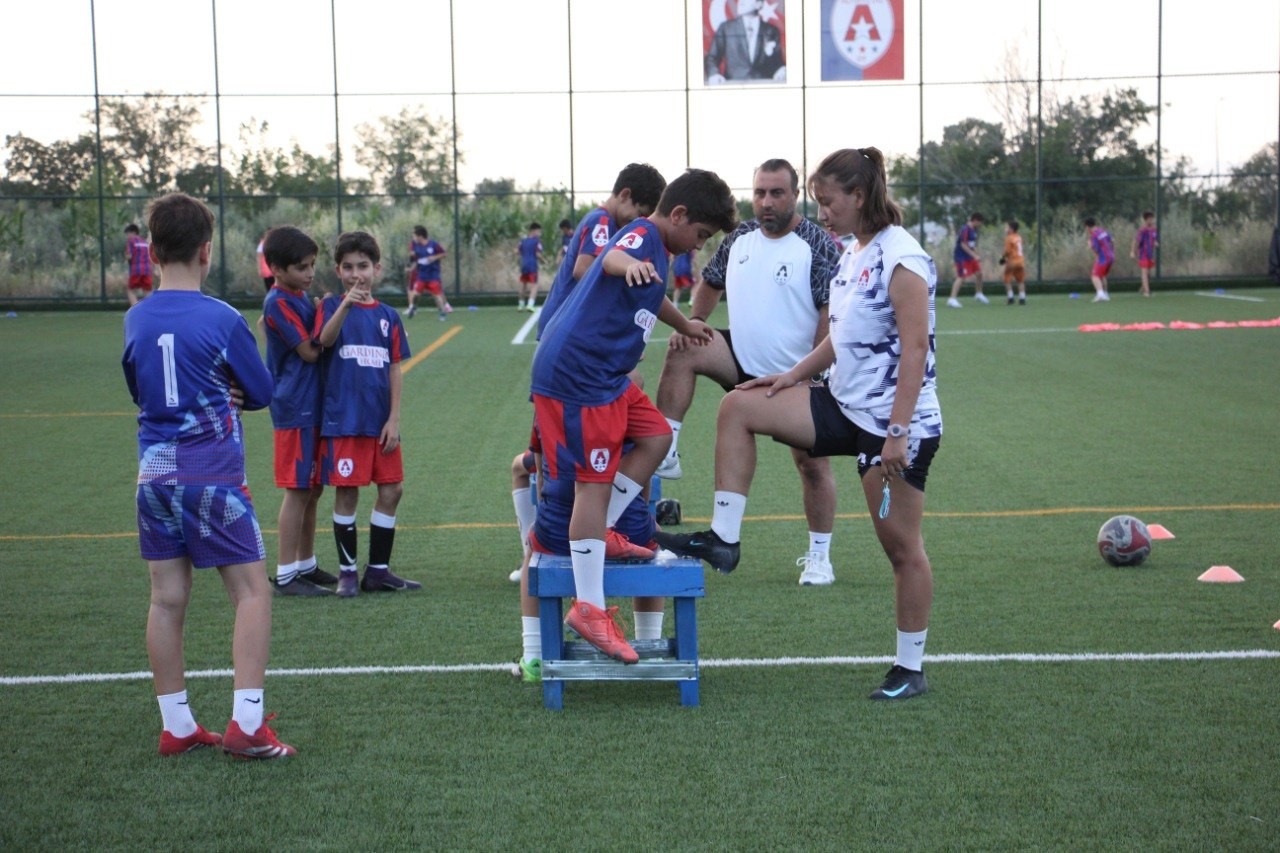 Gelişim Ligi’ne U14 ve U15 de katılacak olan Altınyıldız çalışmalara hız verdi