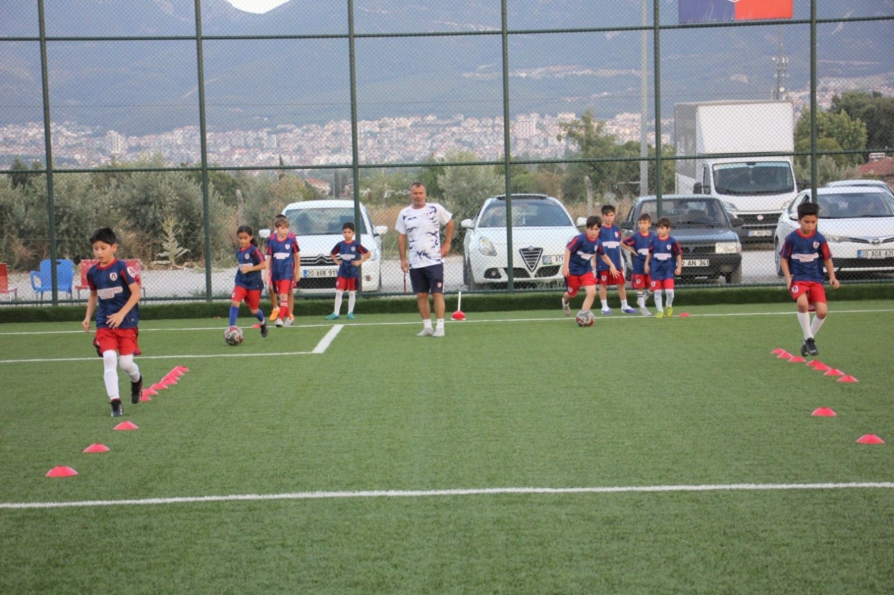 Gelişim Ligi’ne U14 ve U15 de katılacak olan Altınyıldız çalışmalara hız verdi