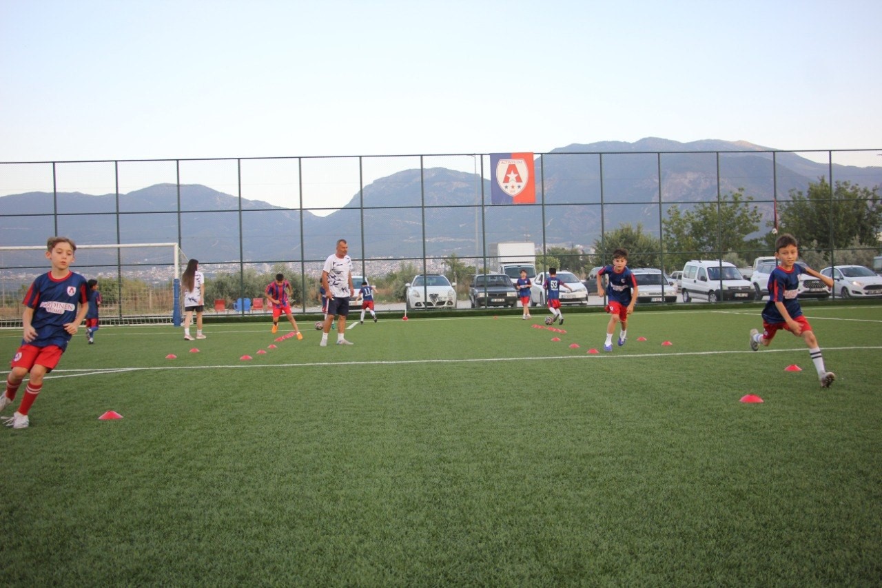 Gelişim Ligi’ne U14 ve U15 de katılacak olan Altınyıldız çalışmalara hız verdi