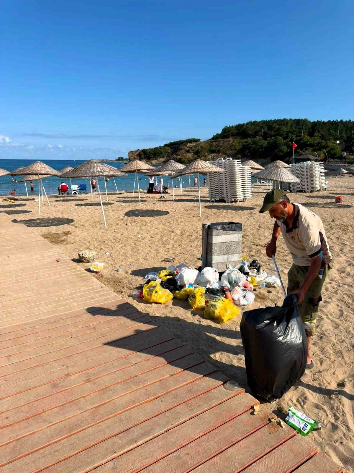 Tatilcilerin akınına uğrayan Kandıra’da 387 ton atık toplandı