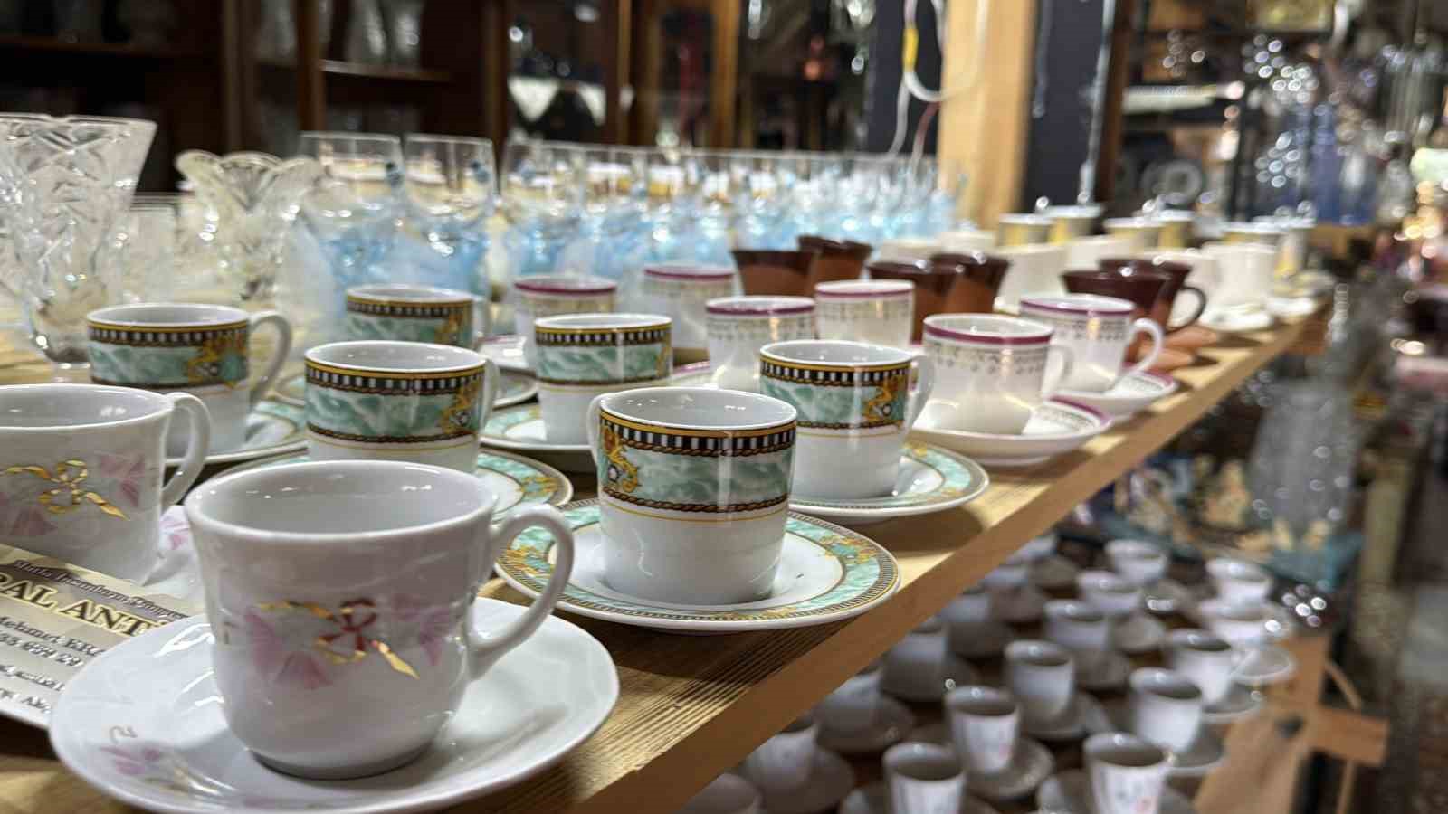 Bu dükkan ziyaretçilerini yıllar öncesine götürüyor