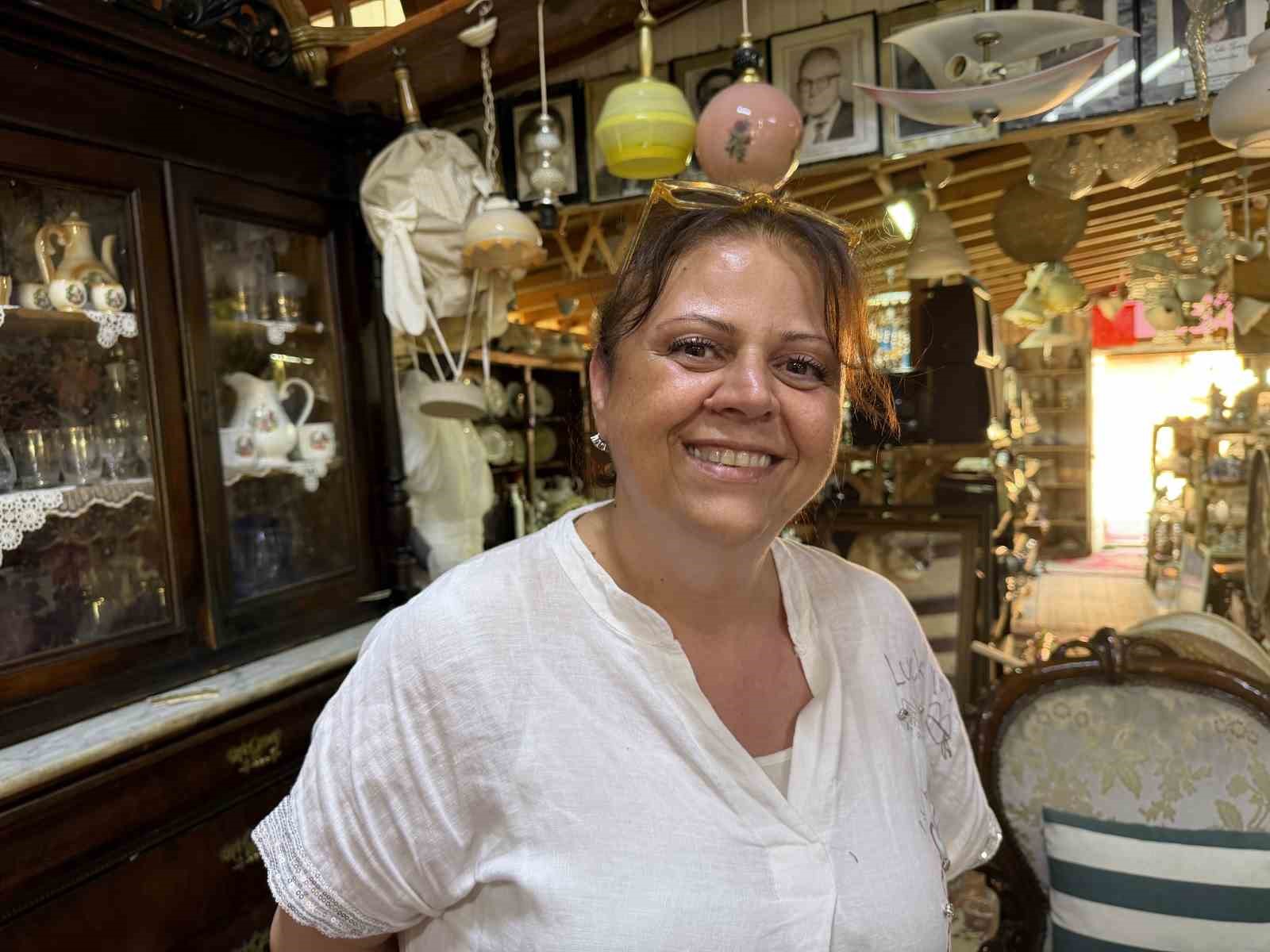 Bu dükkan ziyaretçilerini yıllar öncesine götürüyor