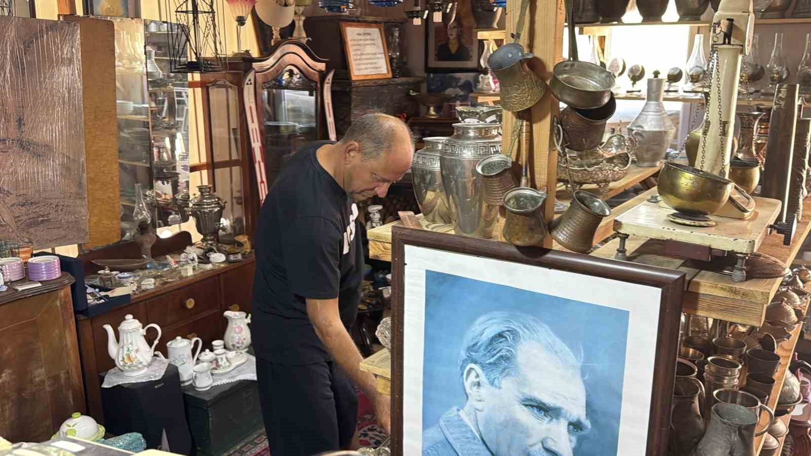 Bu dükkan ziyaretçilerini yıllar öncesine götürüyor