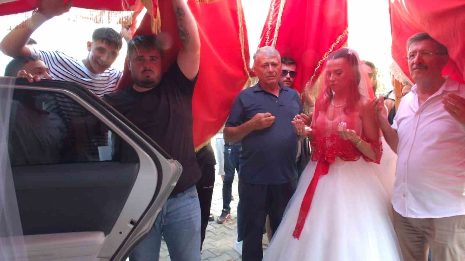Balıkesir’de asırlık düğün geleneği devam ediyor