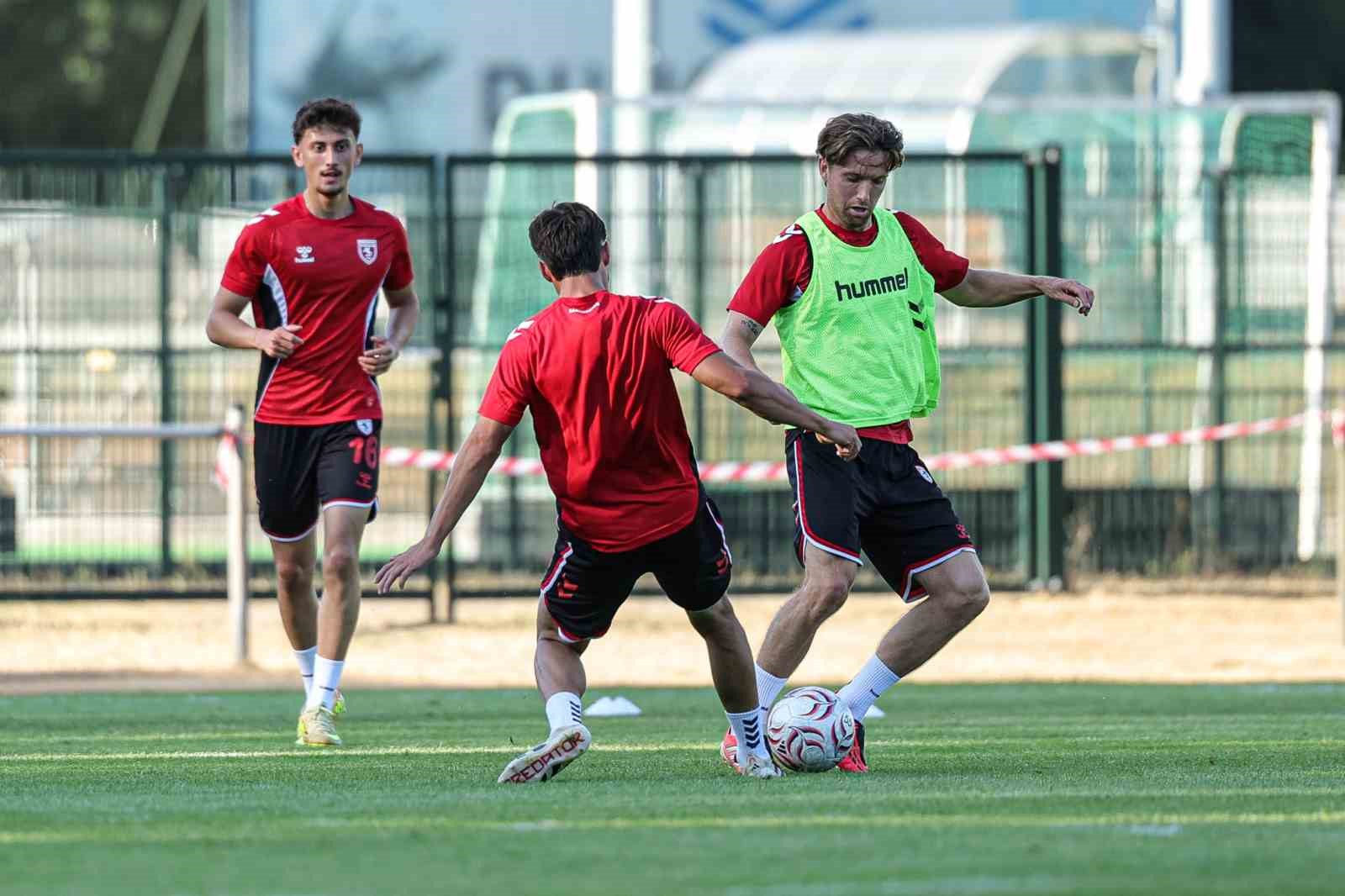 Samsunspor’un Hollanda kampı başladı