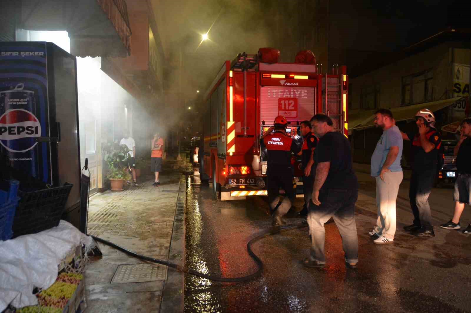 Ordu’da yanan fındık kabuğu çuvalı iş yerini dumana boğdu