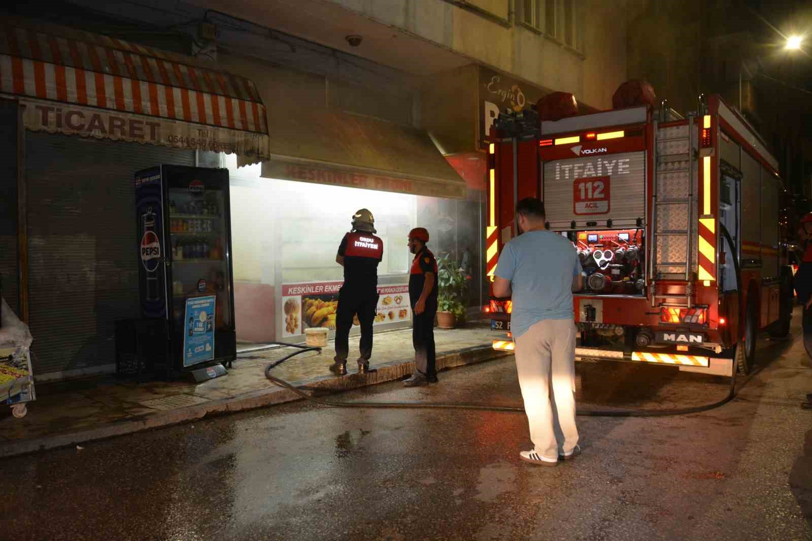Ordu’da yanan fındık kabuğu çuvalı iş yerini dumana boğdu