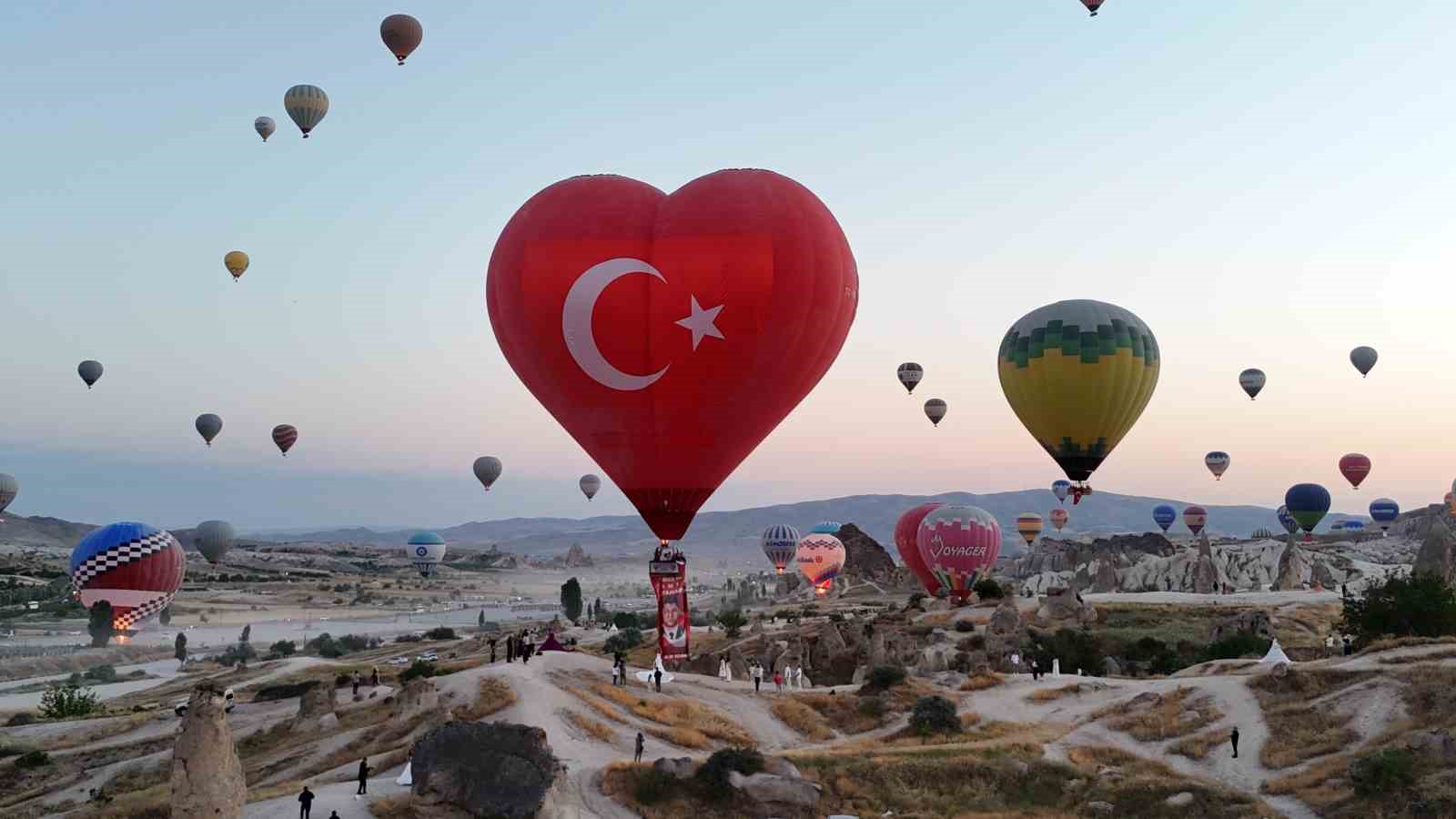 6 ayda 306 bin turist Kapadokya’yı kuş bakışı izledi