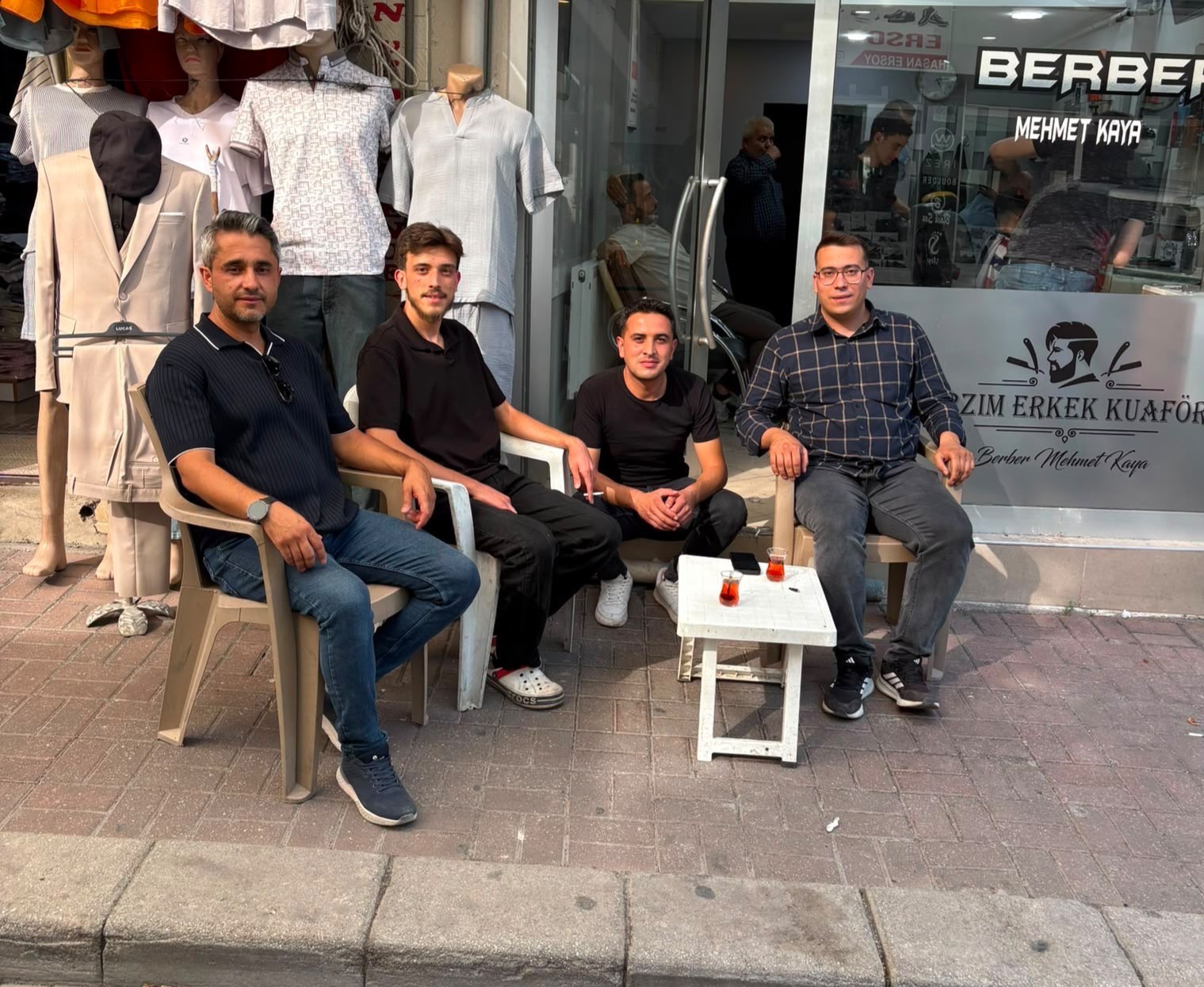 AK Parti Denizli İl Teşkilatı berber esnafına ziyaretlerde bulundu