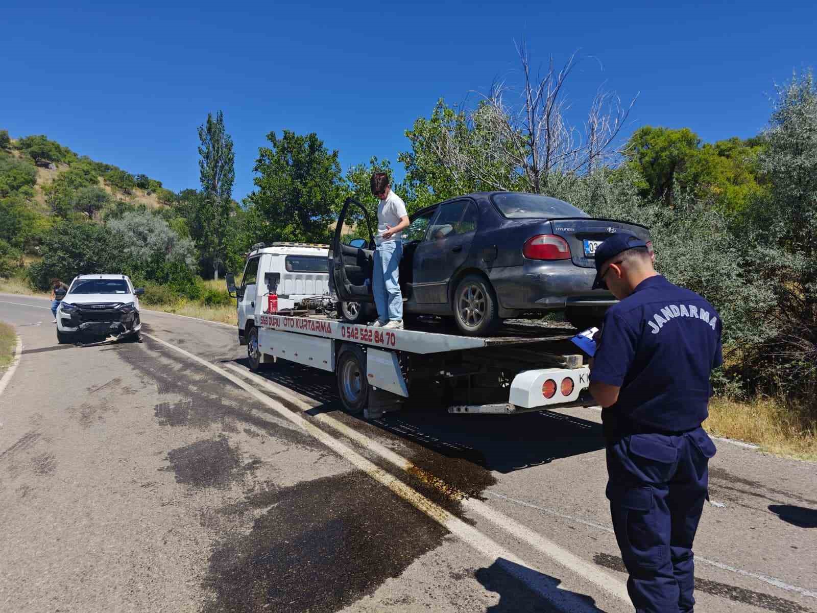 Yalvaç’ta otomobiller kafa kafaya çarpıştı: 1 yaralı