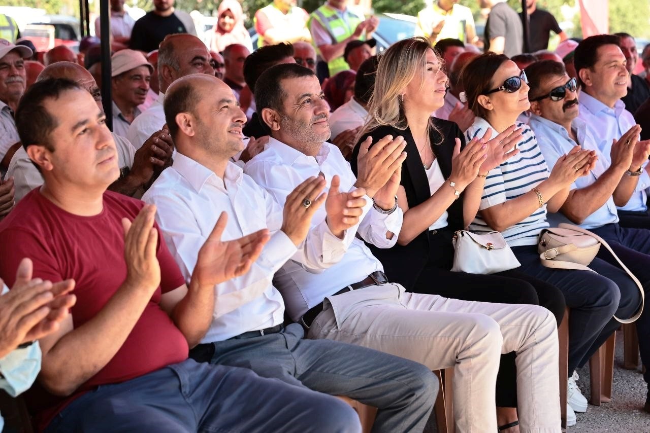Denizli Büyükşehirin sera naylonu desteğinin ilk dağıtımı Kale’de gerçekleştirildi