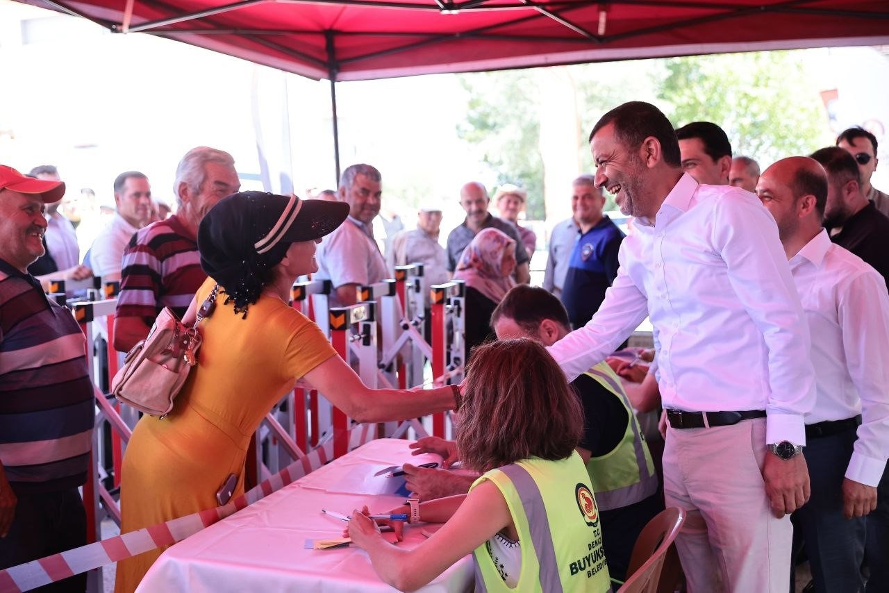 Denizli Büyükşehirin sera naylonu desteğinin ilk dağıtımı Kale’de gerçekleştirildi