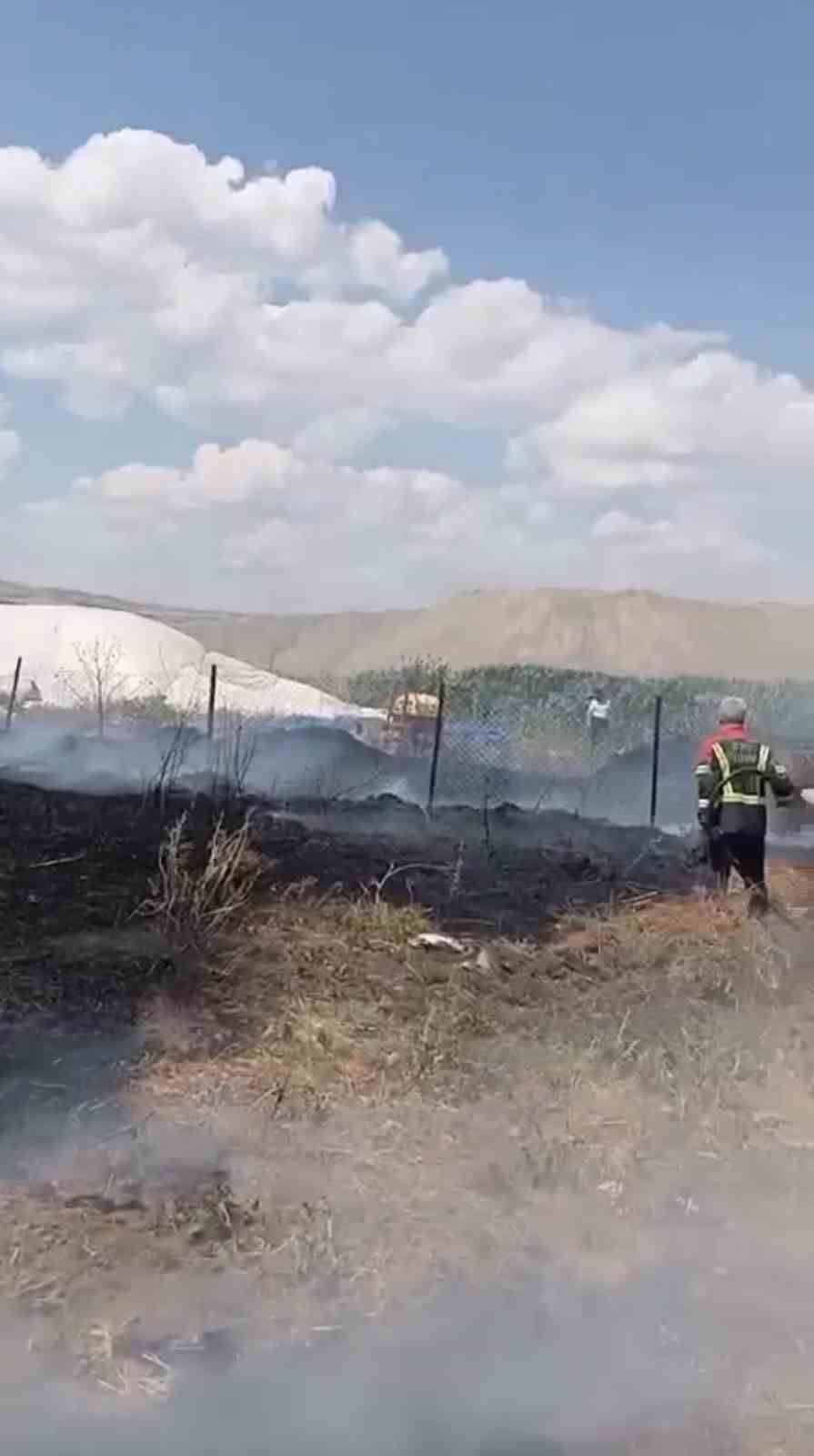 Bingöl’de çıkan bahçe yangını büyümeden söndürüldü