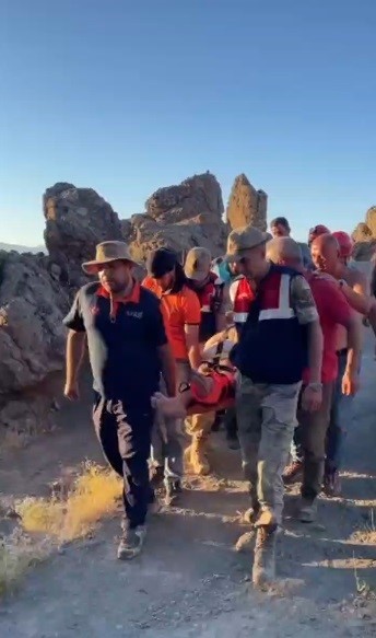 Tunceli’de ayağını burkan genç için ekipler seferber oldu