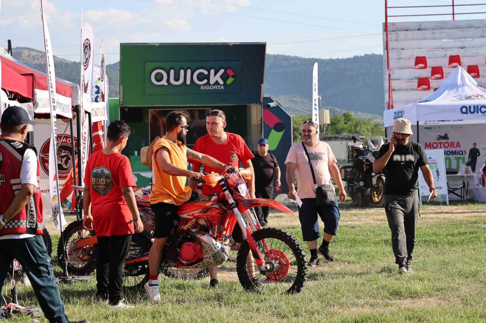 Quick Sigorta iki teker tutkunlarını Bucak’ta buluşturdu