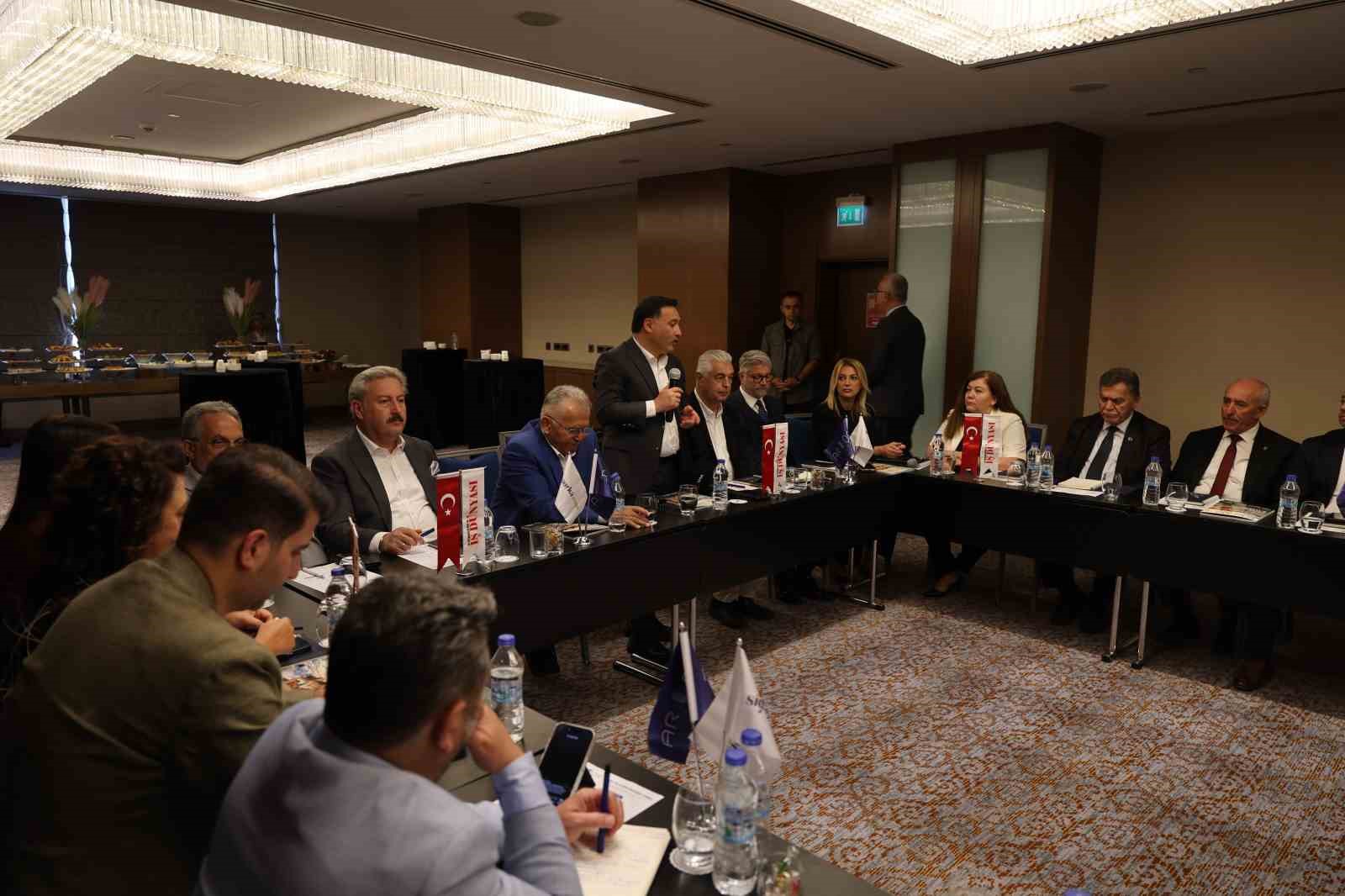 Ekonomiye Yön Verenler Zirvesi Kayseri’de yoğun katılımla gerçekleştirildi
