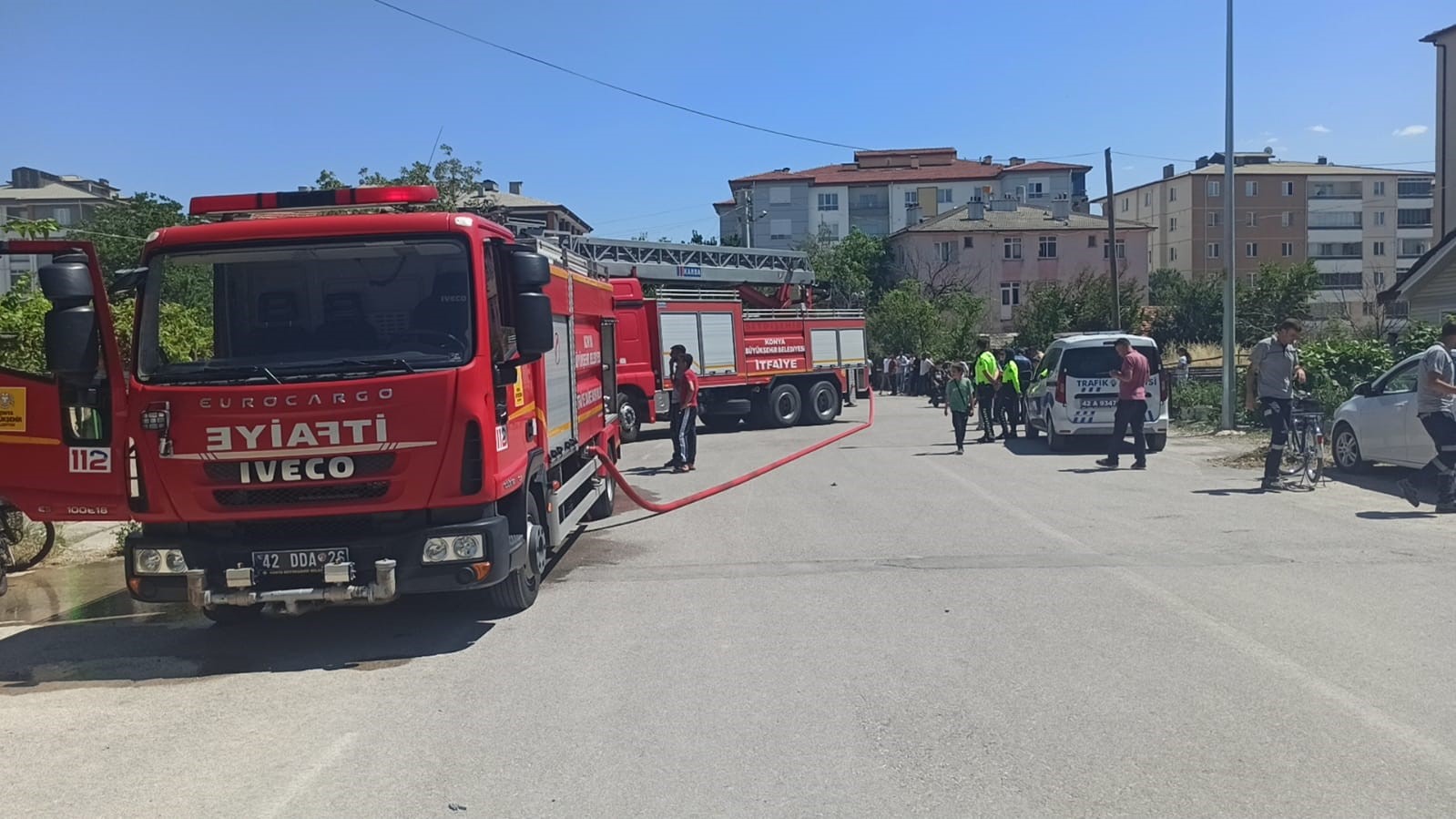 Evde yangın çıktı, kilitli kalan 5 çocuk kurtarıldı
