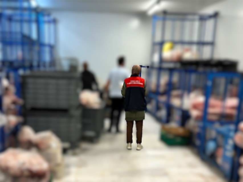 Lüleburgaz’da uygunsuz şartlarda saklanan 4 ton 600 kilo ete el konuldu