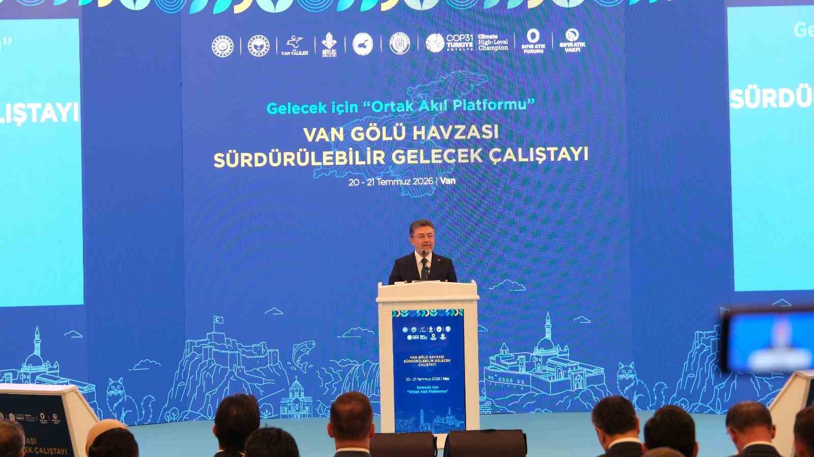 Bakan Yumaklı: "Van Gölü’nün hazinelerini keşfetmek için değil korumak için varız"