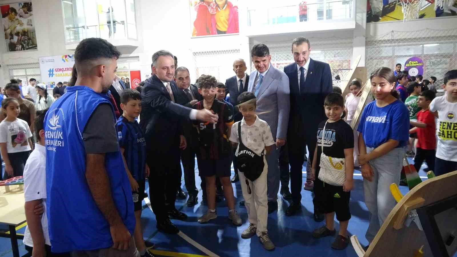 Bakan Yardımcısı Eminoğlu Kilis’te gençlerle buluştu