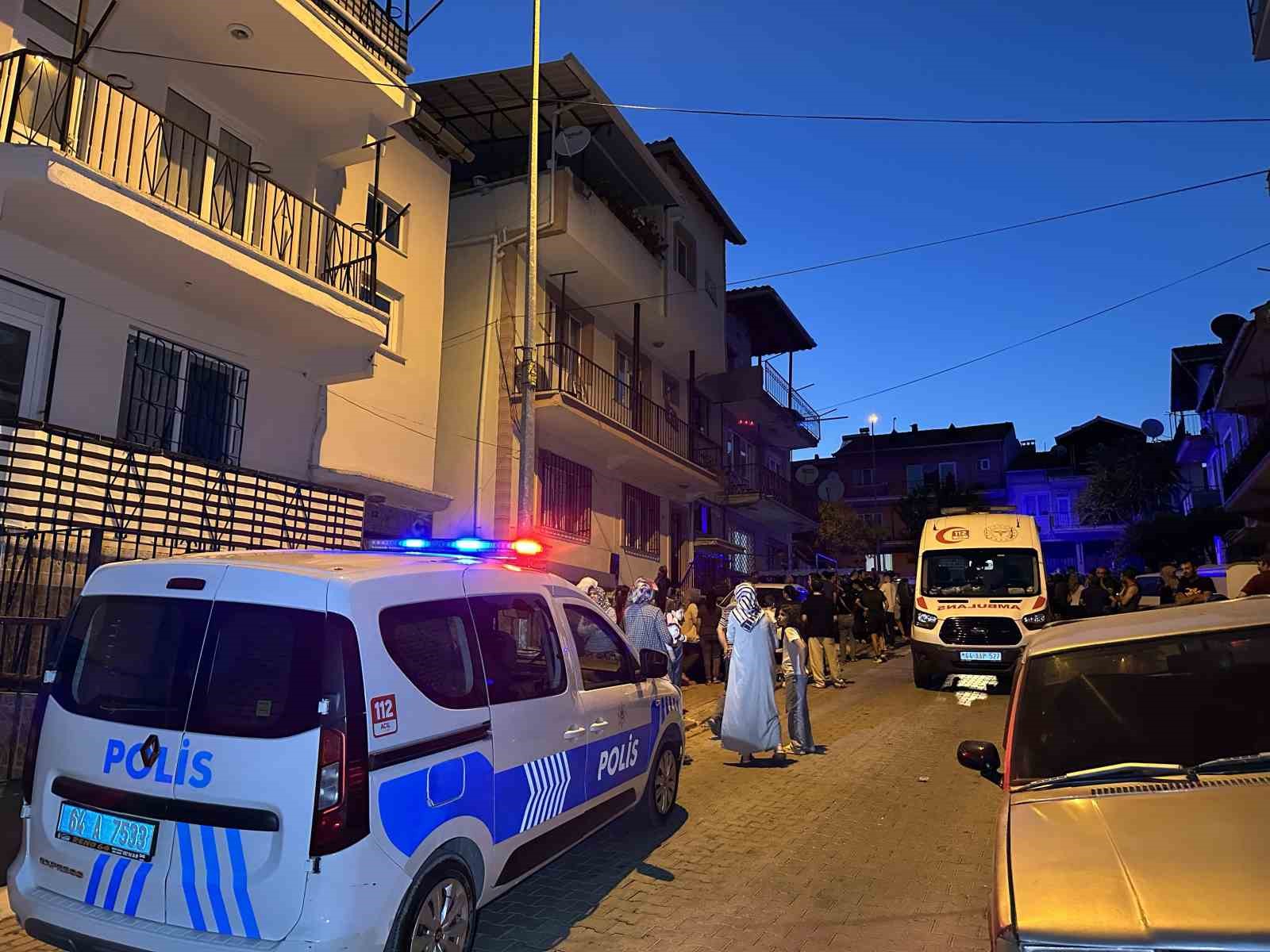 Uşak’ta dut toplarken çatıdan düşen adam hayatını kaybetti