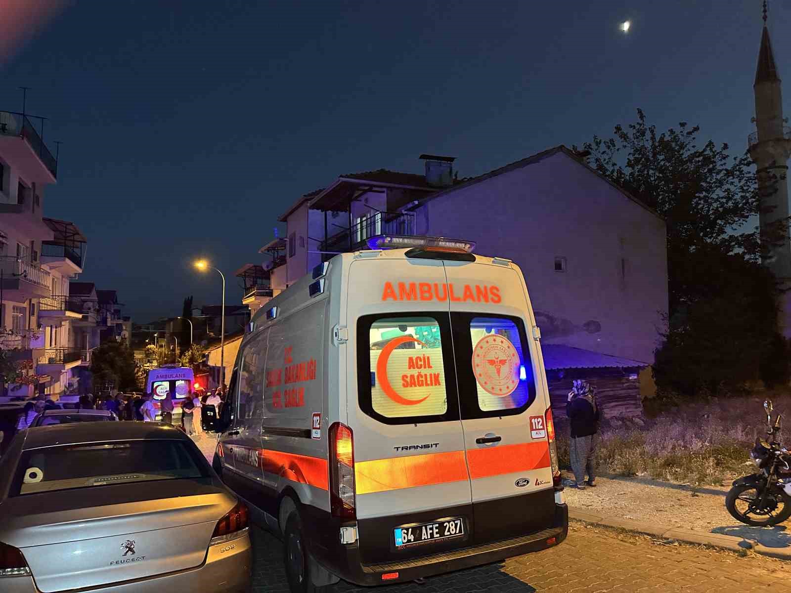 Uşak’ta dut toplarken çatıdan düşen adam hayatını kaybetti