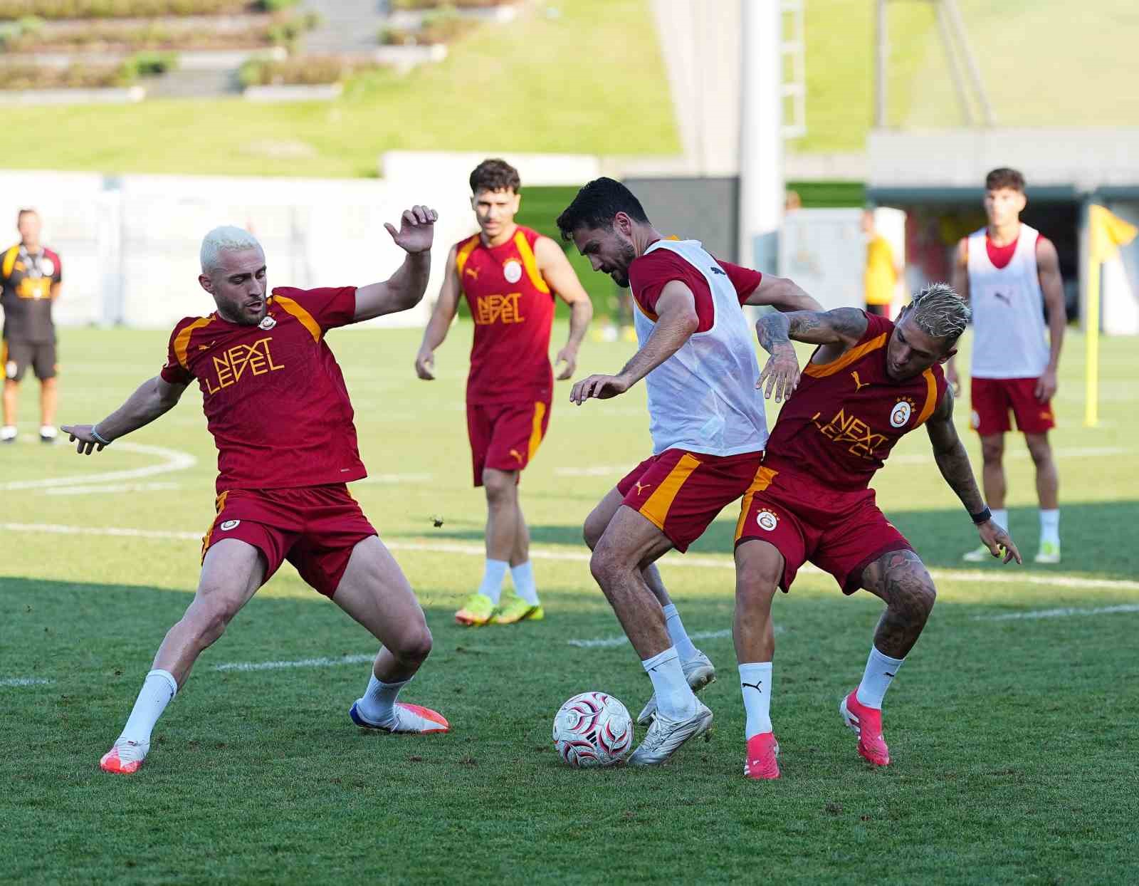Galatasaray, günü çift antrenmanla tamamladı