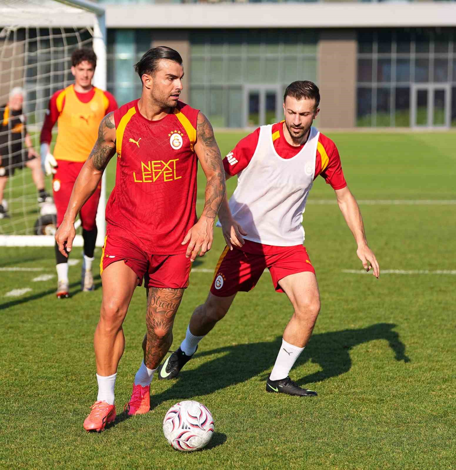 Galatasaray, günü çift antrenmanla tamamladı