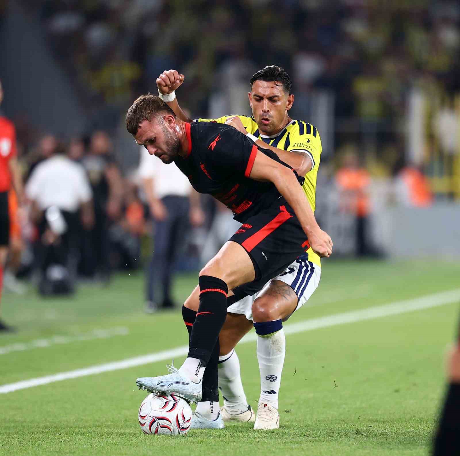 UEFA Şampiyonlar Ligi: Fenerbahçe: 1 - Gornik Zabrze: 0 (İlk yarı)