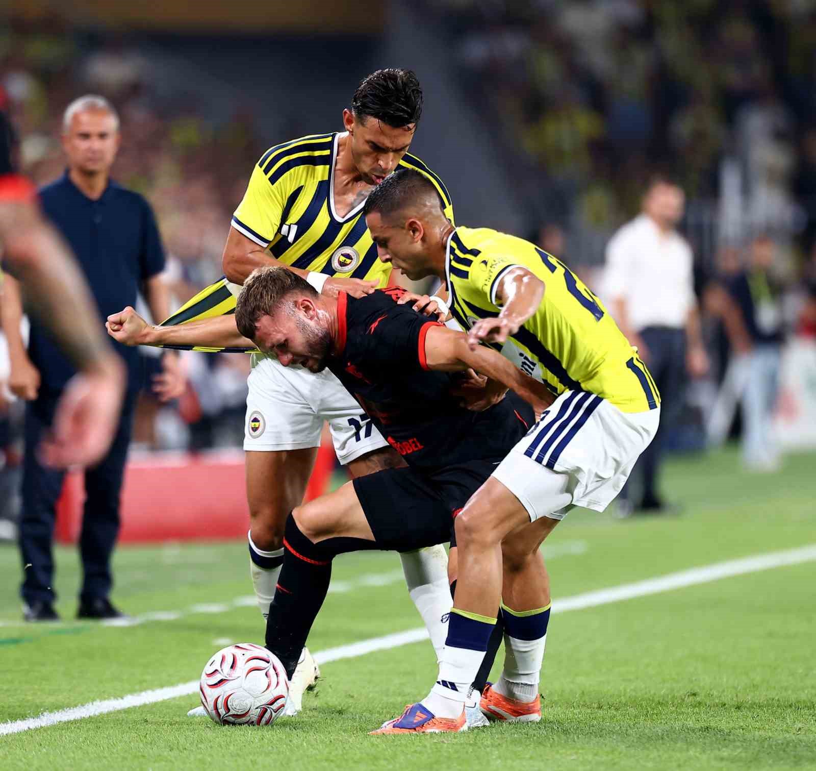 UEFA Şampiyonlar Ligi: Fenerbahçe: 1 - Gornik Zabrze: 0 (İlk yarı)
