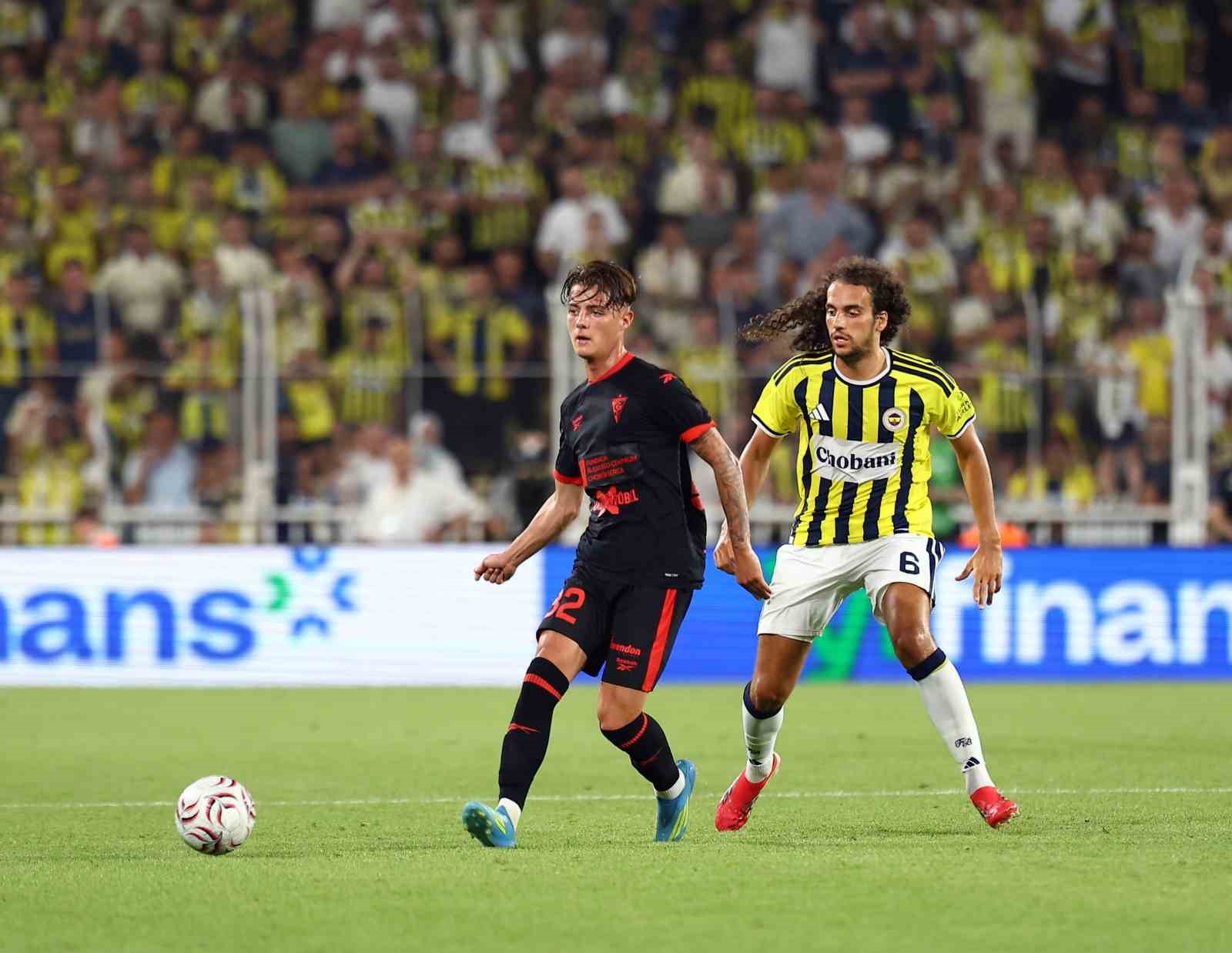 UEFA Şampiyonlar Ligi: Fenerbahçe: 1 - Gornik Zabrze: 0 (İlk yarı)