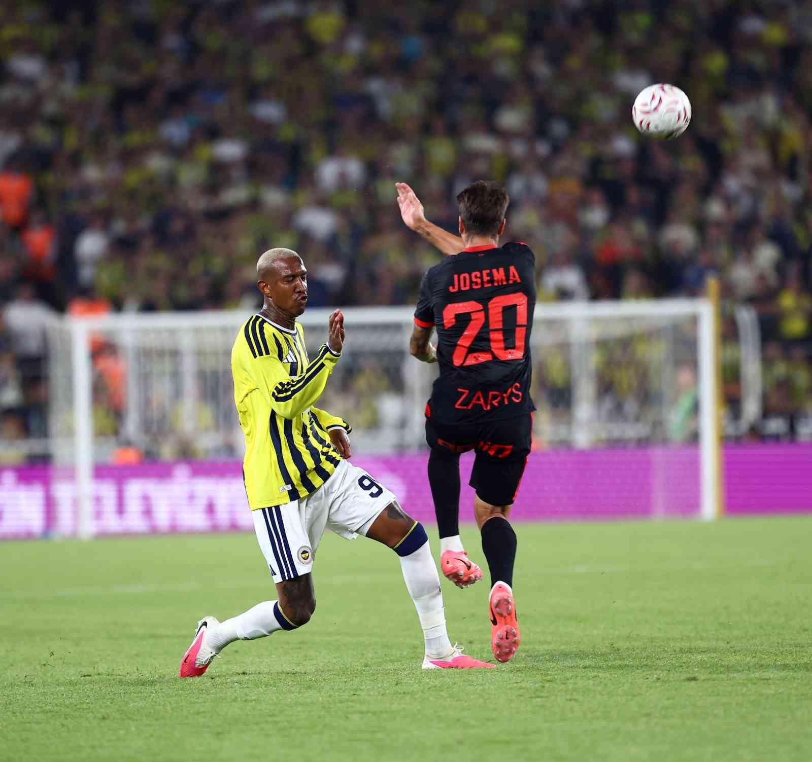 UEFA Şampiyonlar Ligi: Fenerbahçe: 1 - Gornik Zabrze: 0 (İlk yarı)