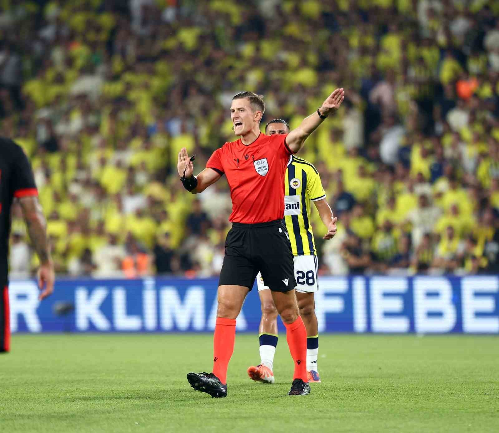 UEFA Şampiyonlar Ligi: Fenerbahçe: 1 - Gornik Zabrze: 0 (İlk yarı)