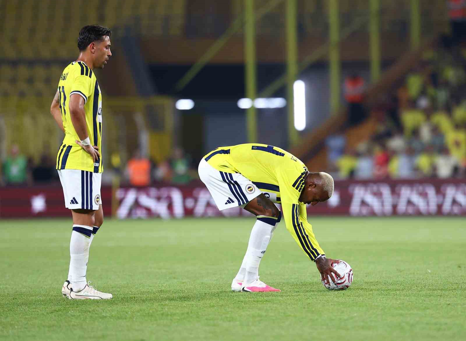 UEFA Şampiyonlar Ligi: Fenerbahçe: 1 - Gornik Zabrze: 0 (İlk yarı)