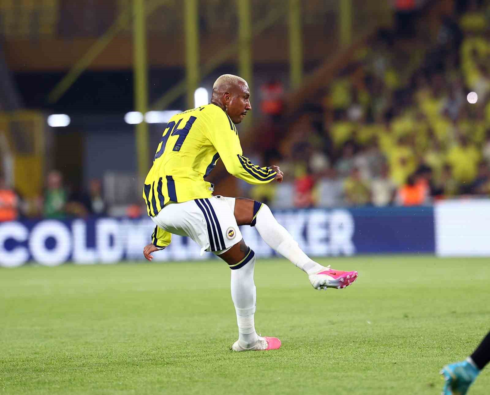 UEFA Şampiyonlar Ligi: Fenerbahçe: 1 - Gornik Zabrze: 0 (İlk yarı)