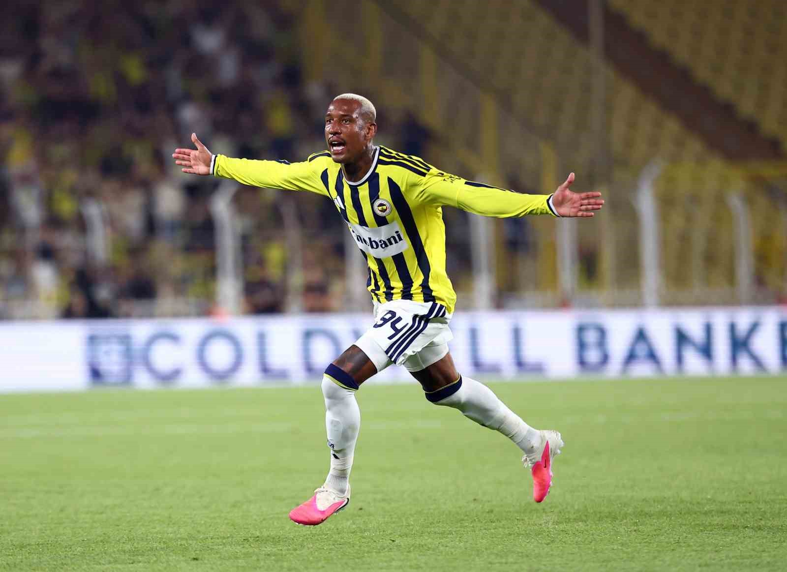 UEFA Şampiyonlar Ligi: Fenerbahçe: 1 - Gornik Zabrze: 0 (İlk yarı)
