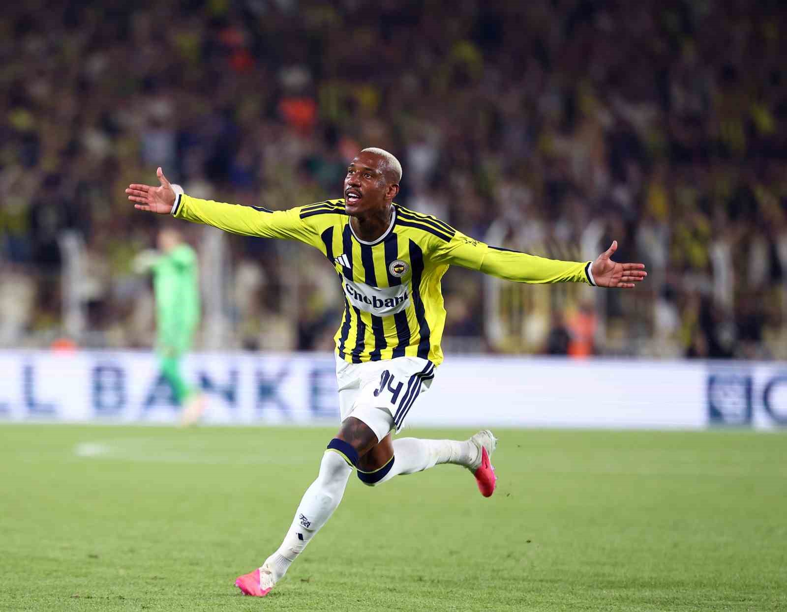 UEFA Şampiyonlar Ligi: Fenerbahçe: 1 - Gornik Zabrze: 0 (İlk yarı)